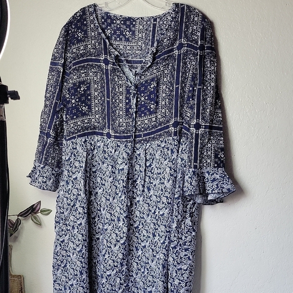 Suzanne Betro Dresses & Skirts - Suzanne Betro Boho Tyle Navy and White Floral Patterned Dress Size XL
